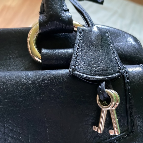 Marc Jacobs leather top handle / shoulder bag. Black leather with gold hardware - Picture 5 of 13